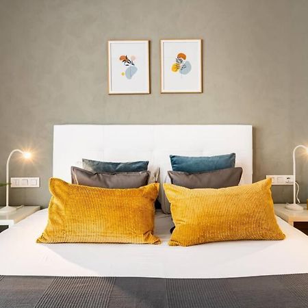 Lodging Apartments Monumumental Free Parking Barcelona Luaran gambar