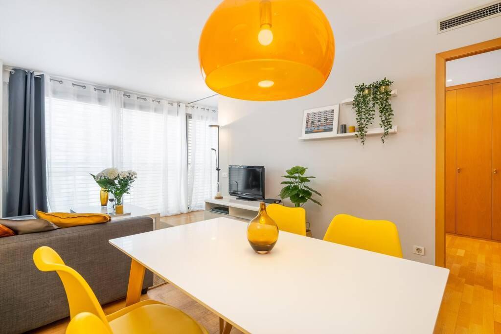 Lodging Apartments Monumumental Free Parking Barcelona Luaran gambar