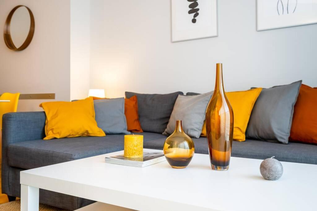 Lodging Apartments Monumumental Free Parking Barcelona Luaran gambar