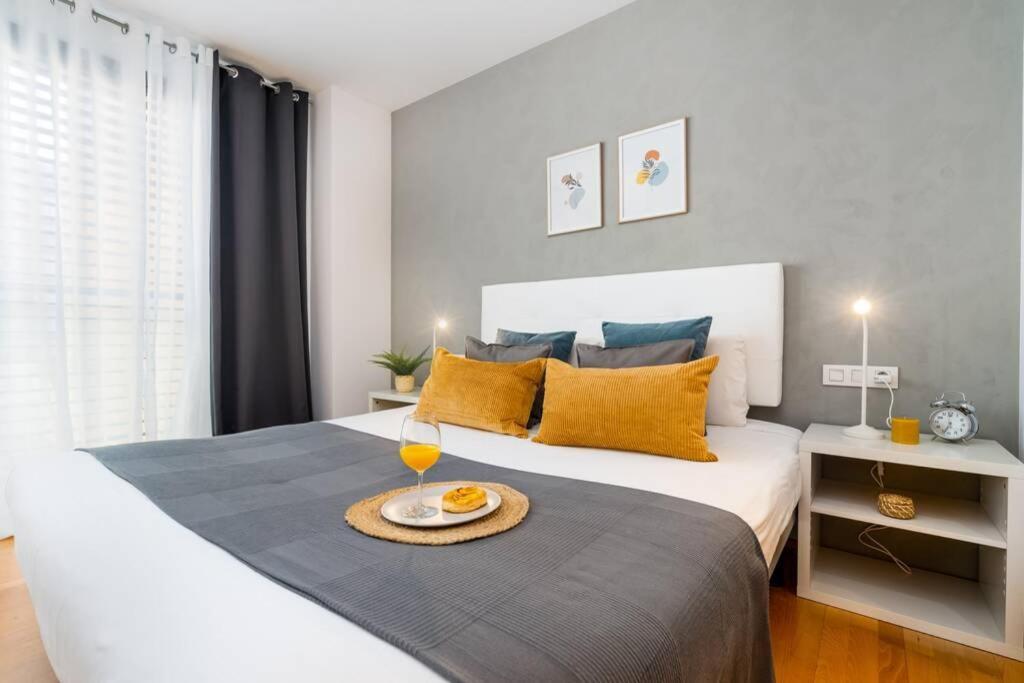 Lodging Apartments Monumumental Free Parking Barcelona Luaran gambar