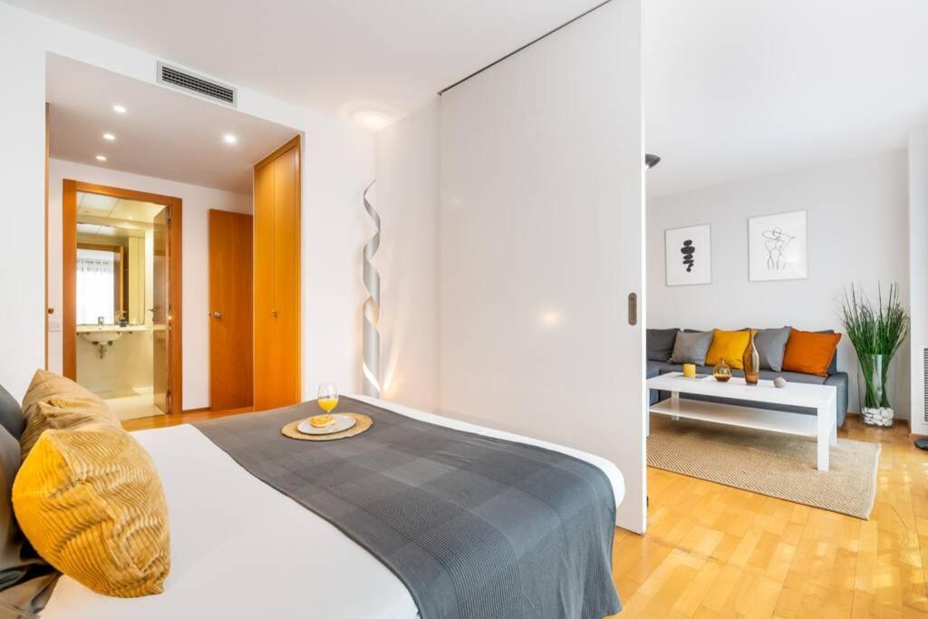 Lodging Apartments Monumumental Free Parking Barcelona Luaran gambar