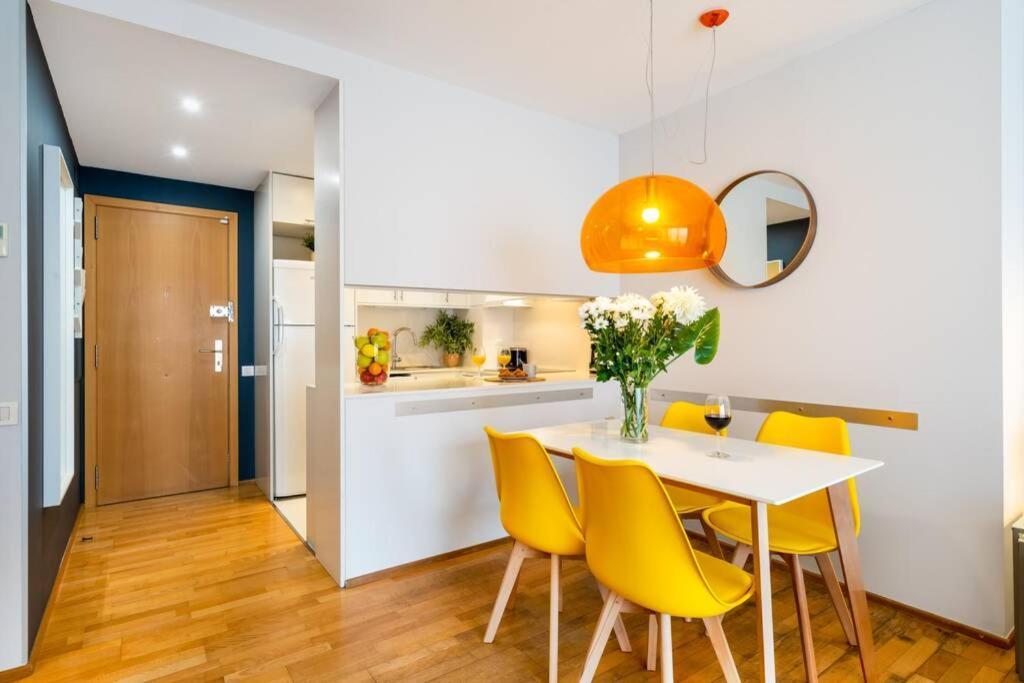 Lodging Apartments Monumumental Free Parking Barcelona Luaran gambar