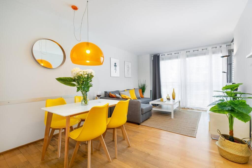 Lodging Apartments Monumumental Free Parking Barcelona Luaran gambar