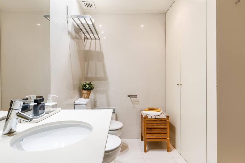 Lodging Apartments Monumumental Free Parking Barcelona Luaran gambar
