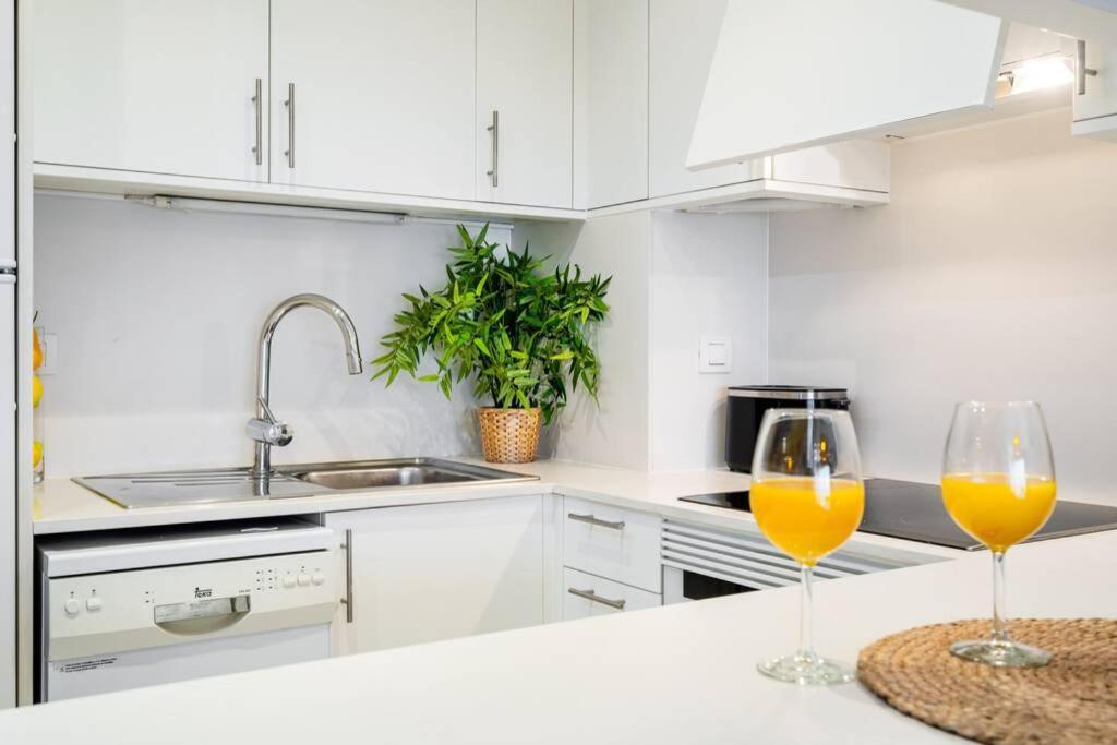 Lodging Apartments Monumumental Free Parking Barcelona Luaran gambar
