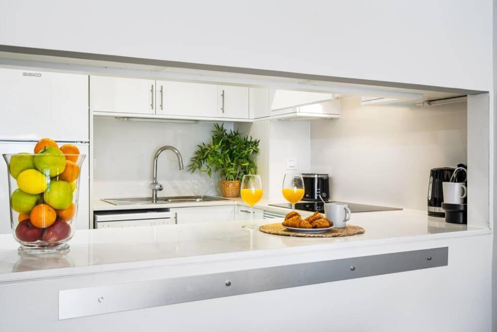 Lodging Apartments Monumumental Free Parking Barcelona Luaran gambar