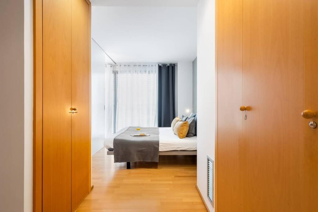 Lodging Apartments Monumumental Free Parking Barcelona Luaran gambar