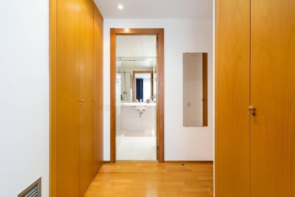 Lodging Apartments Monumumental Free Parking Barcelona Luaran gambar