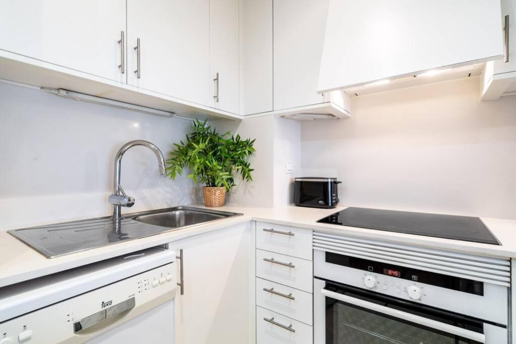 Lodging Apartments Monumumental Free Parking Barcelona Luaran gambar