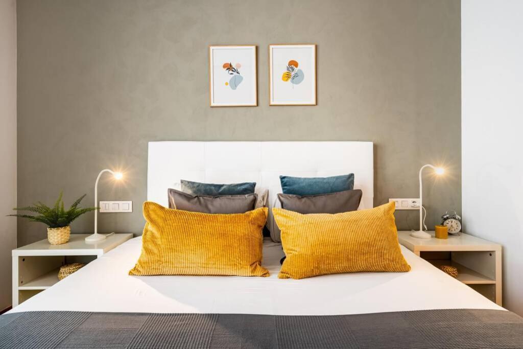 Lodging Apartments Monumumental Free Parking Barcelona Luaran gambar
