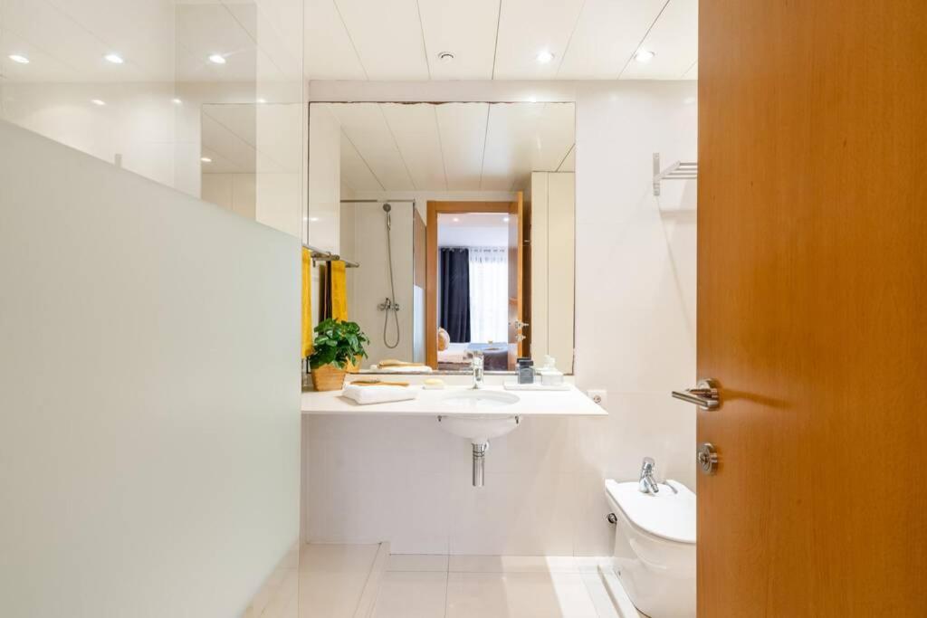 Lodging Apartments Monumumental Free Parking Barcelona Luaran gambar
